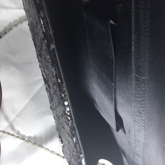 Evening clutch with silver chain strap. - Picture 7 of 7